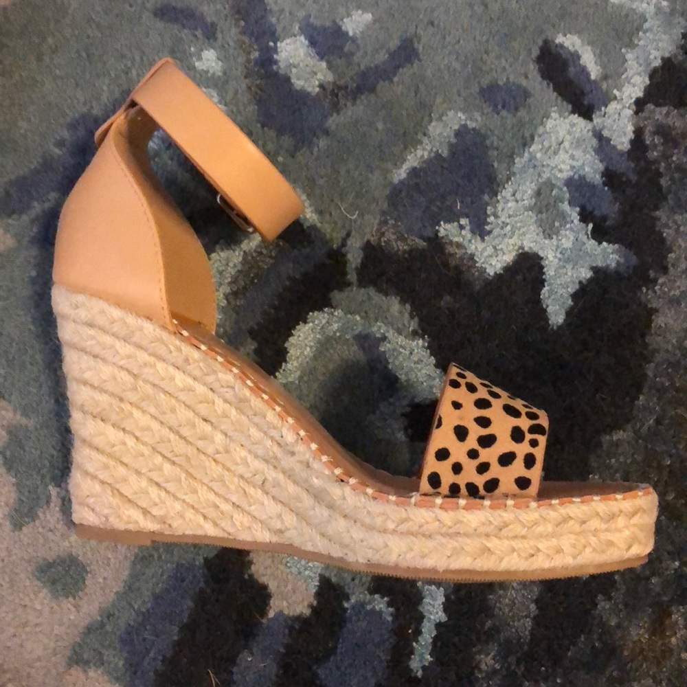 NEW**Coconuts by Matisse Leopard Wedges - Picture 3 of 3